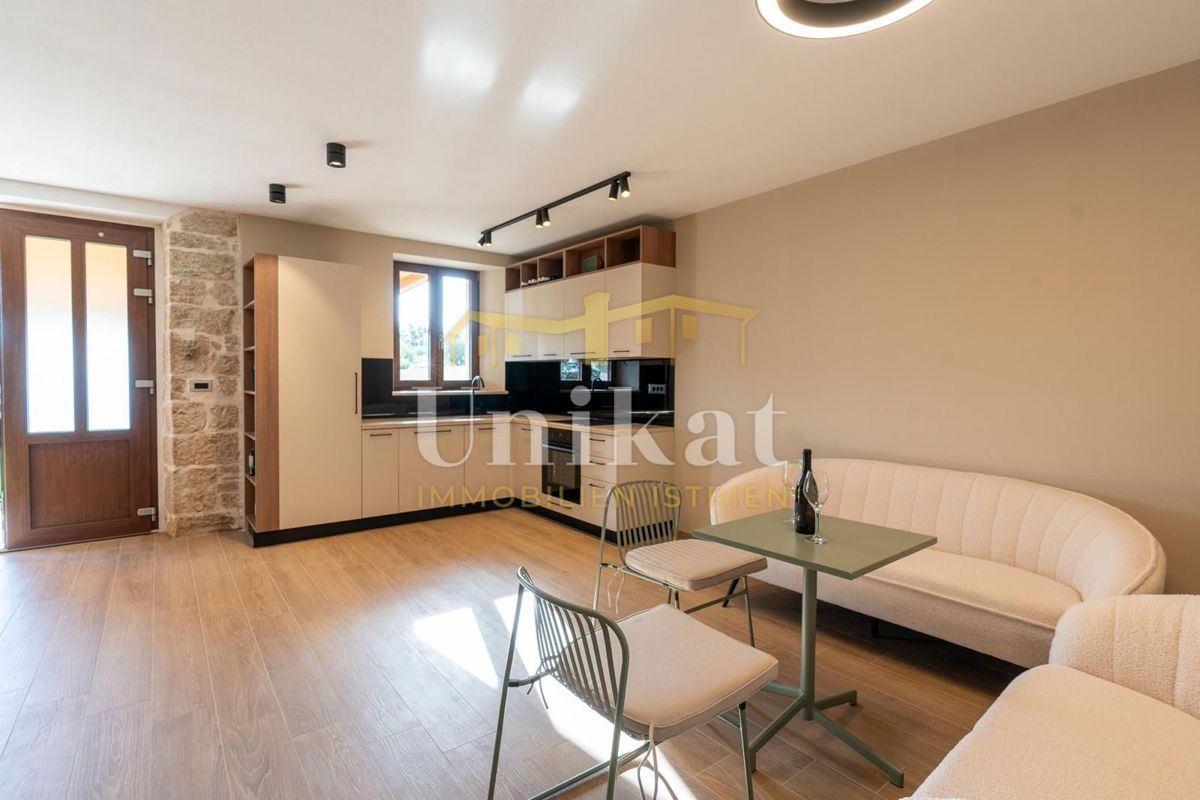 Casa in pietra ristrutturata con piscina